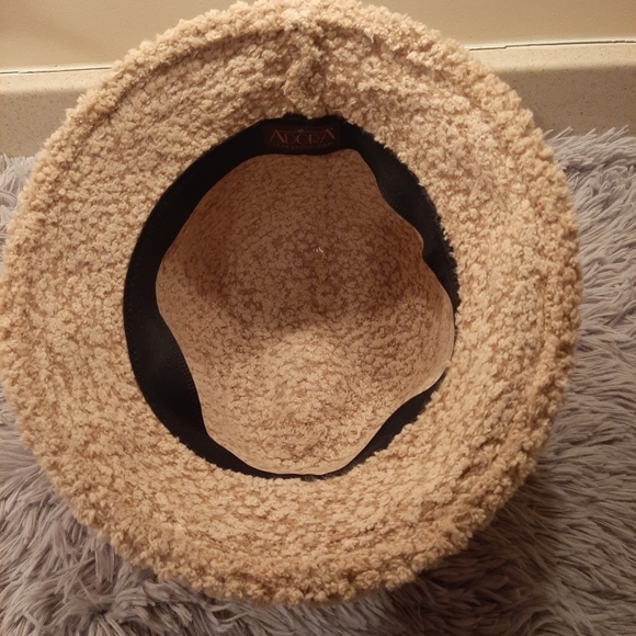 Adora Hat- OS - Picture 4 of 6